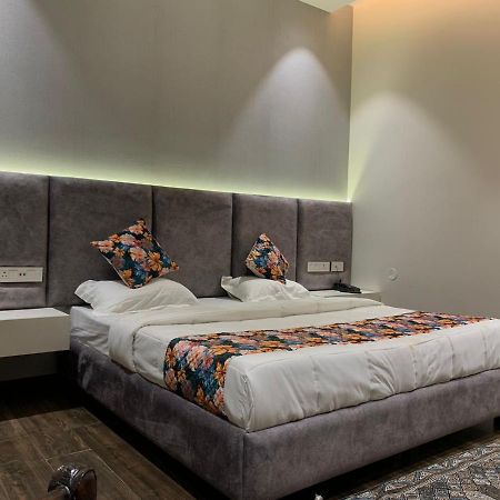 Hotel Alpine Plaza Shāhpur Buitenkant foto