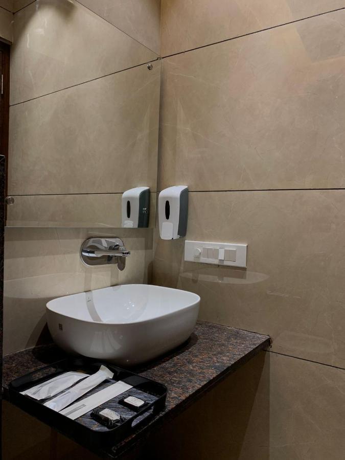 Hotel Alpine Plaza Shāhpur Buitenkant foto
