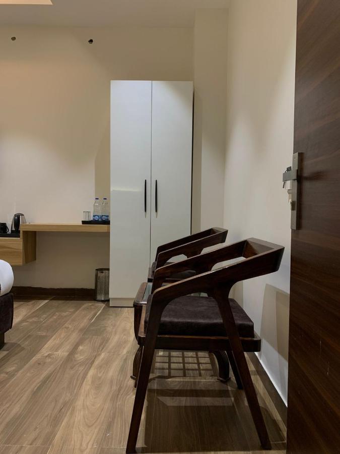 Hotel Alpine Plaza Shāhpur Buitenkant foto