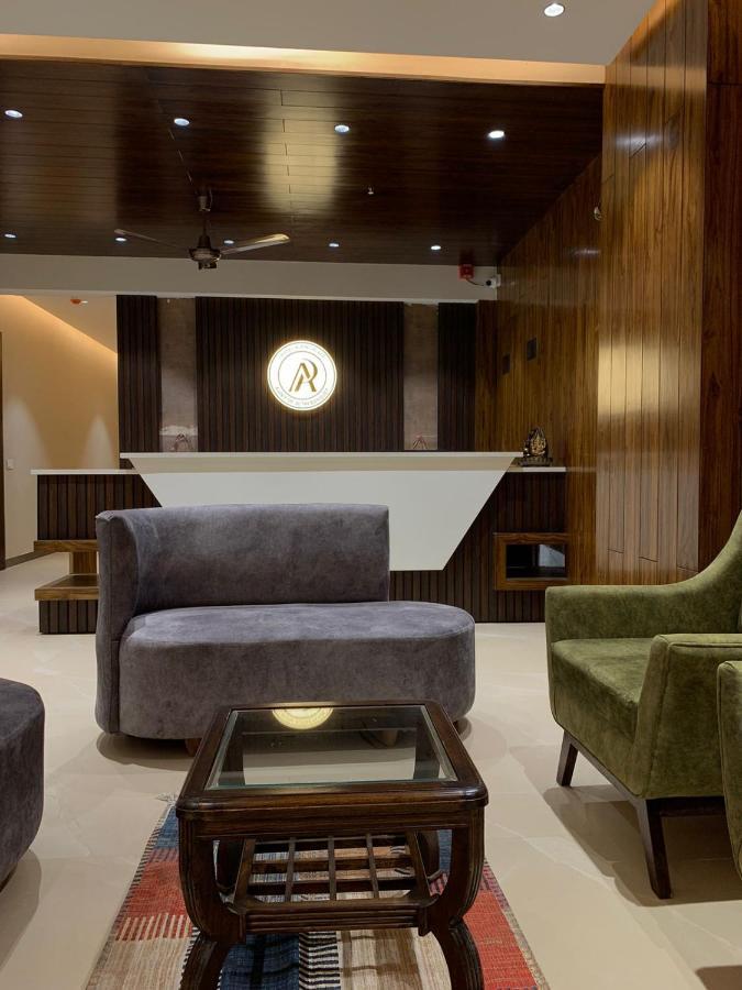 Hotel Alpine Plaza Shāhpur Buitenkant foto