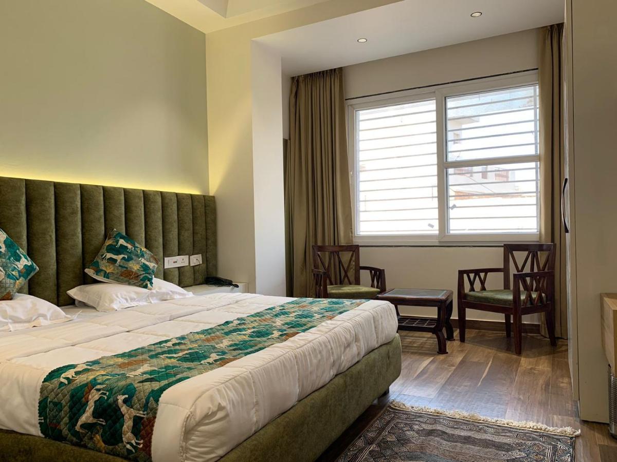 Hotel Alpine Plaza Shāhpur Buitenkant foto